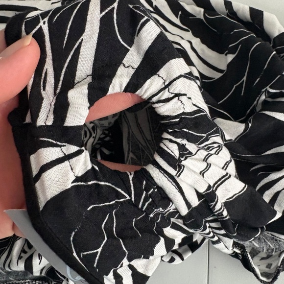 NWT Lane Bryant Plus Size Black White Tropical Blouse - Picture 9 of 13